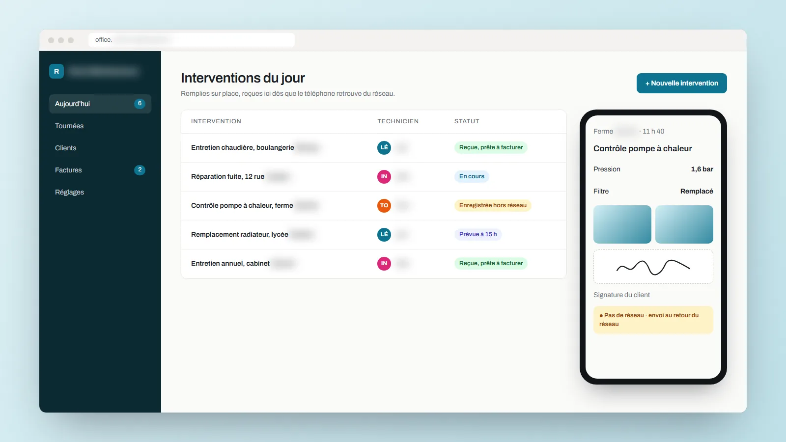 Illustration d’une application de terrain : l’intervention du jour sur un téléphone, ses photos, la signature du client, et le bureau qui la reçoit.
